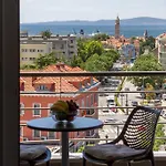Nest Apartment