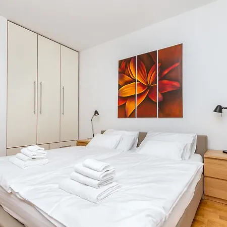 Apartment Nest Apartment Split